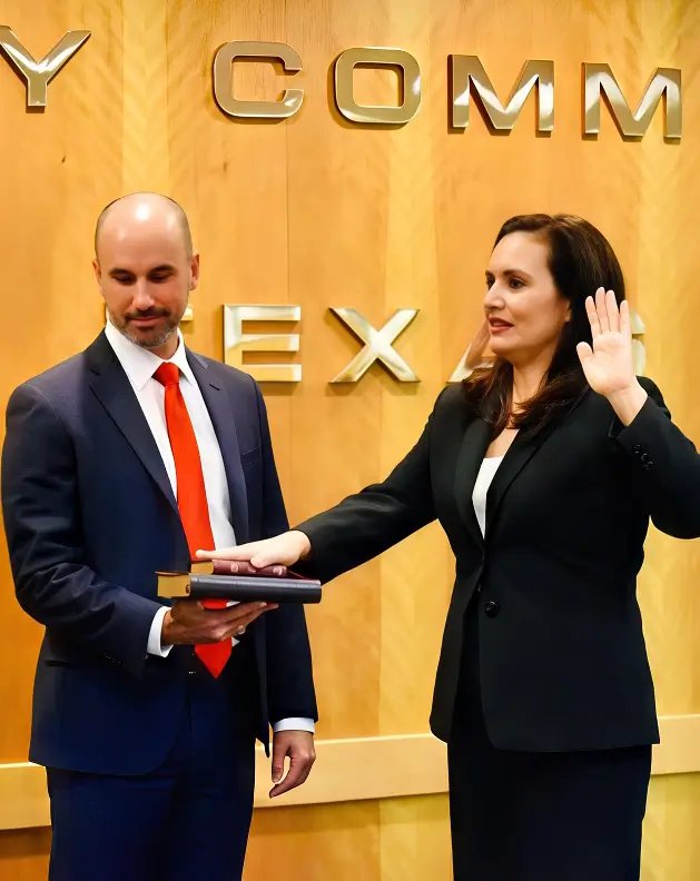 Lori Cobos briefing Governor Abbott during an energy project discussion